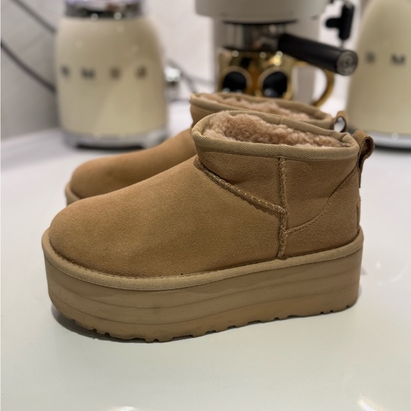 Ugg Ultra Mini Platform Sand Size 5 - Picture 4 of 8